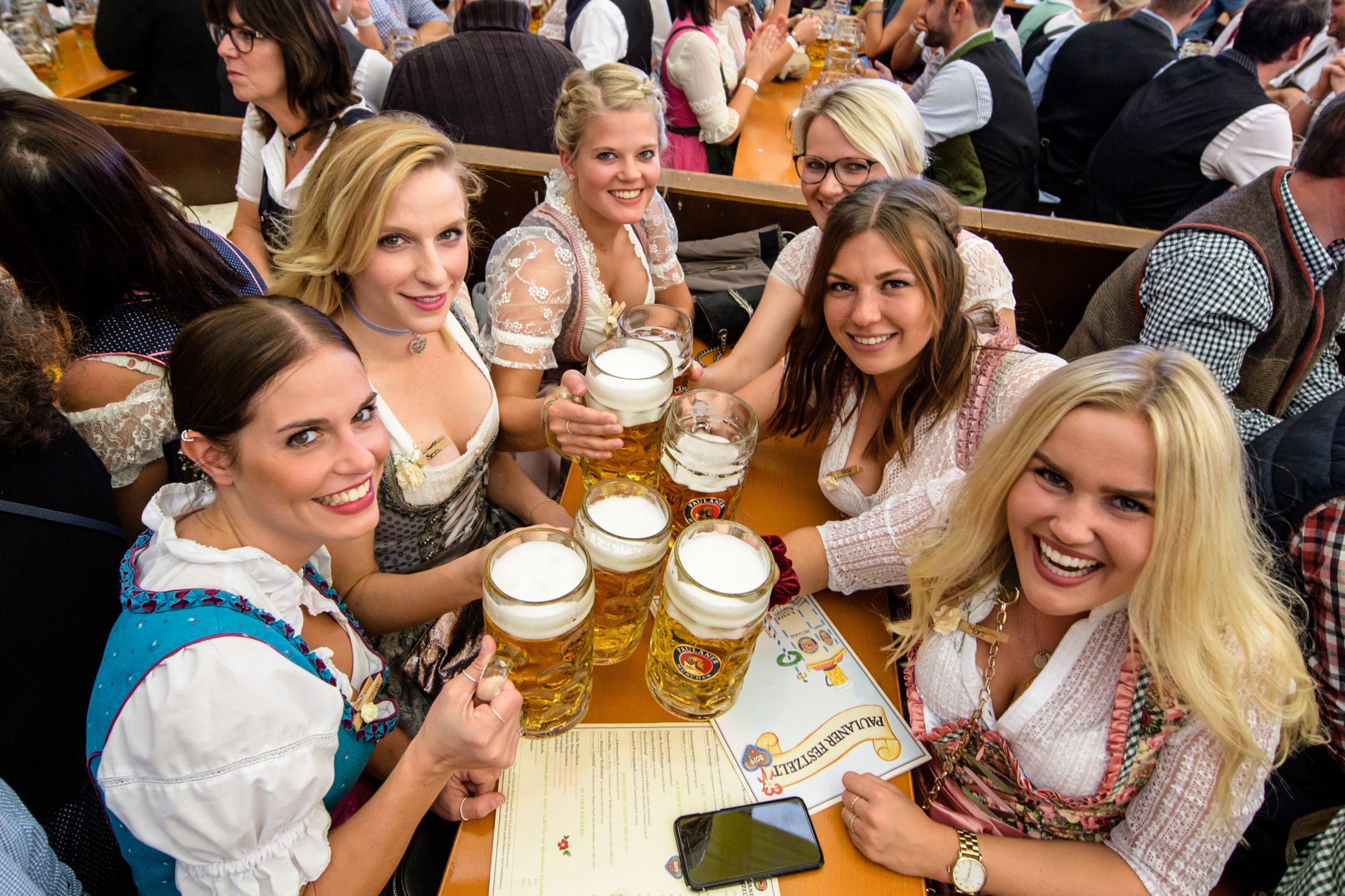 Октоберфест сколько пивоварен участвует в празднике. Мюнхен фестиваль Октоберфест. Октоберфест 2021 в Германии. Октобер фестиваль в Германии.