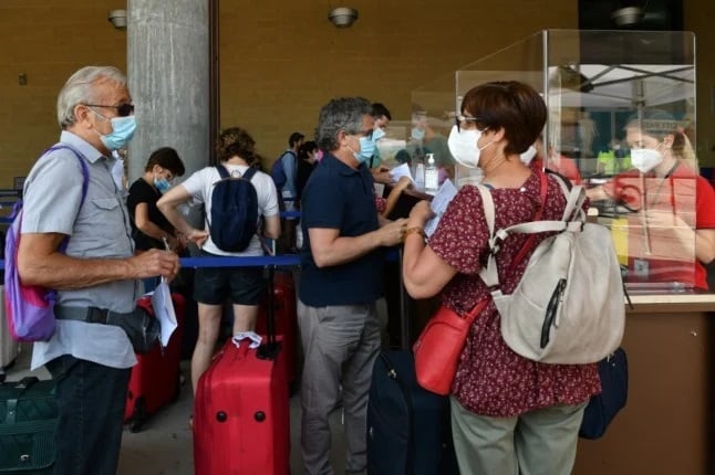 Pertanyaan pembaca: Apa aturan karantina Covid Italia untuk pelancong?