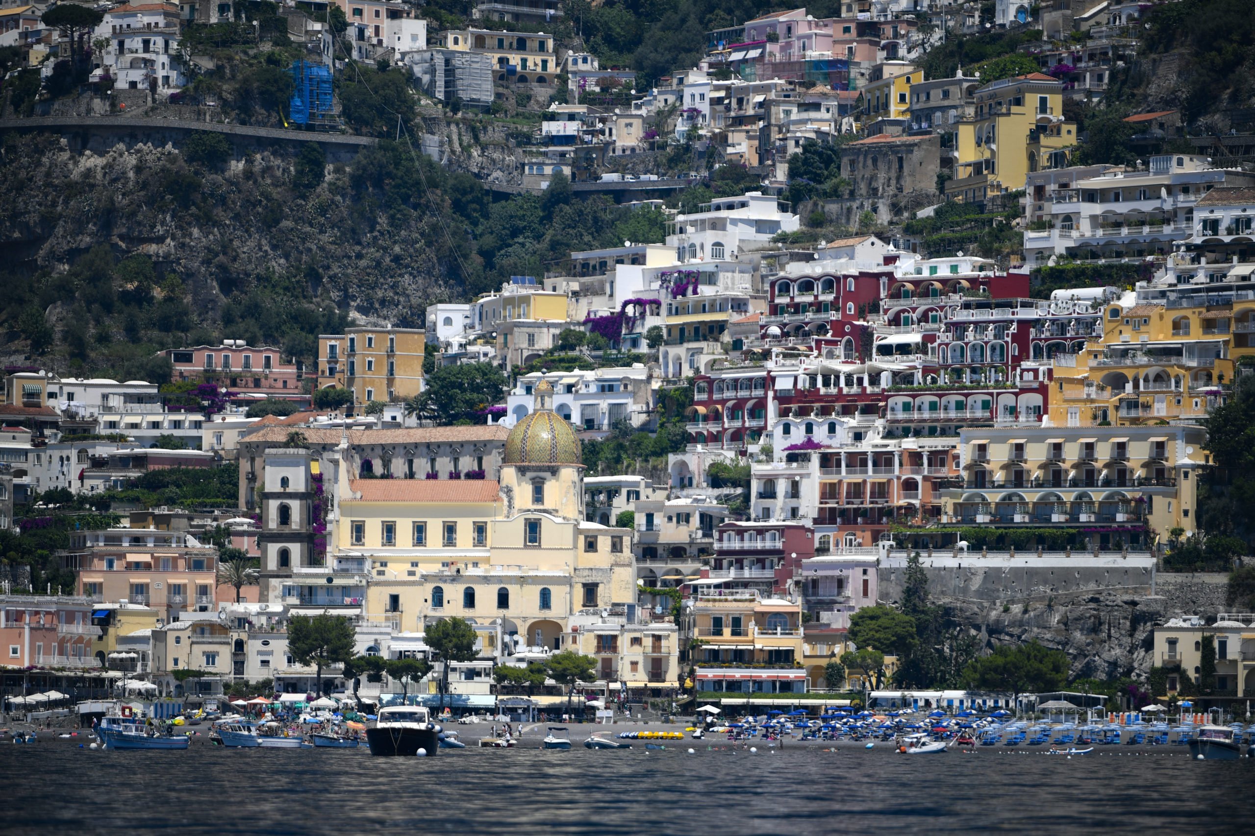 Bagaimana batas lalu lintas Pantai Amalfi Italia untuk turis bekerja musim panas ini?