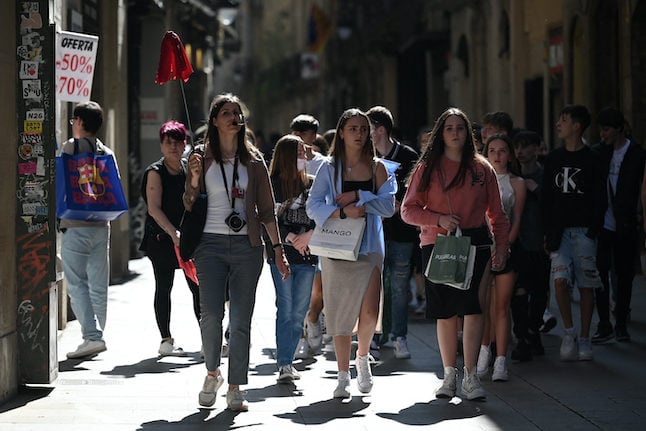 Barcelona to hand out €3,000 fines to tour guides with groups of more than 15
