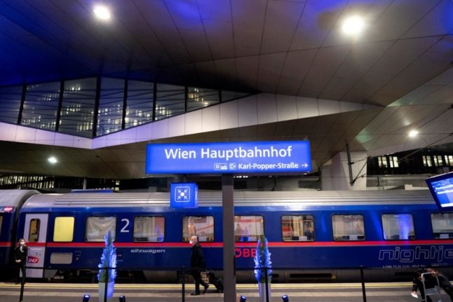 ÖBB and City of Vienna extend free train travel for Ukrainian refugees