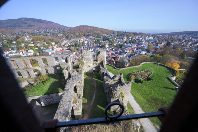 The Königstein castle ruins are a landmark of the Hochtaunus town and are among the largest castle ruins in Germany.