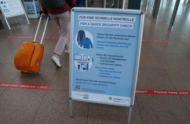 A sign for security at Hamburg airport.