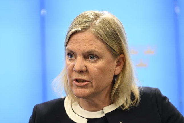 Swedish PM threatens to resign if opposition push out justice minister