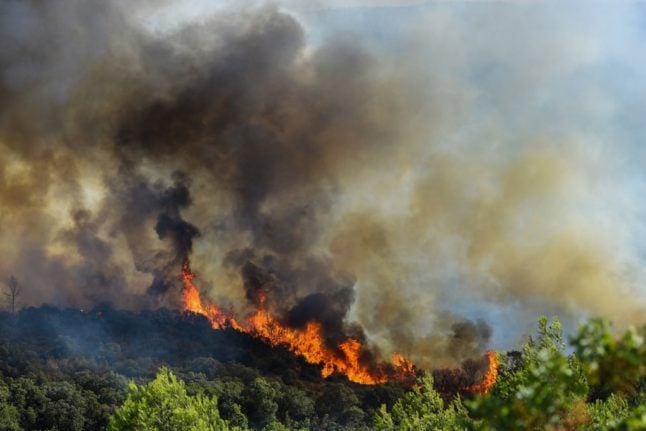 Almost 700 firefighters battle new wildfire in France