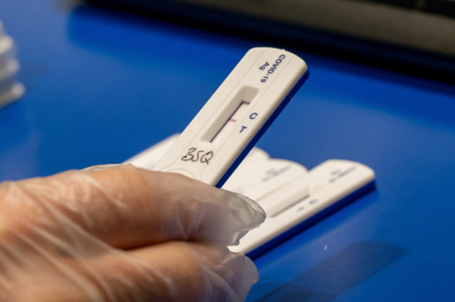 An employee at a German pharmacy with a negative Covid test.