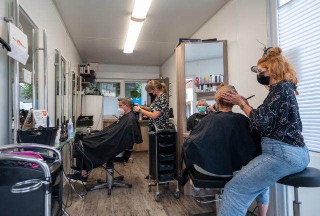 People get their hair cut in Kordel, Rhineland-Palatinate.