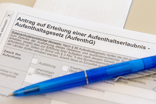 An application for a residence permit lies on a desk at the Foreigners' Registration Office in Baden-Württemberg.