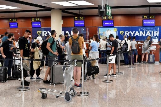 Passenger queue - El Prat Airport (Spain)