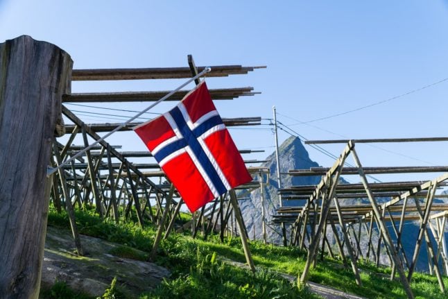 Pictured is a Norwegian flag and a mountain background.