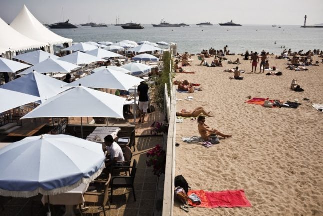 Reader question: Are there private beaches in France?
