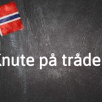 Norwegian expression of the day: Knute på tråden
