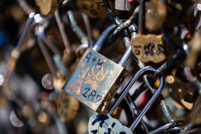 Paris takes aim at 'love-locks' once again
