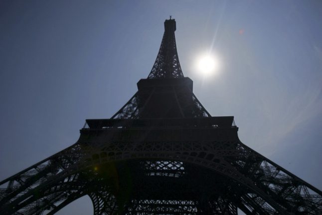 French authorities evacuate Eiffel Tower after bomb threat