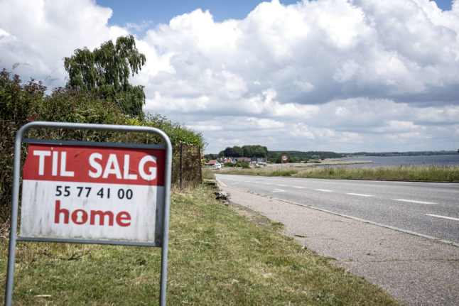 Danish central bank says house prices will fall and inflation continue in 2023