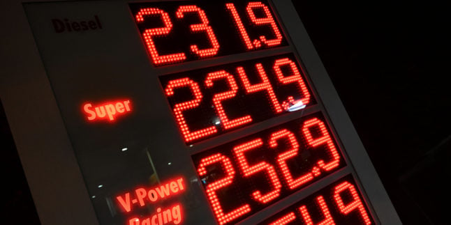 The price of premium gasoline and diesel is displayed on September 1st in Munich.
