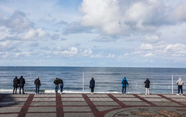 People walk near the North Sea in Westerland, Sylt on September 28th. Temperatures have dropped in Germany.