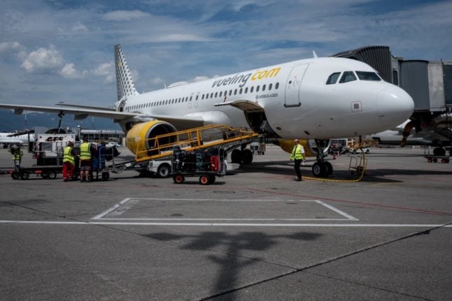 A Vueling Airbus A320 plane.