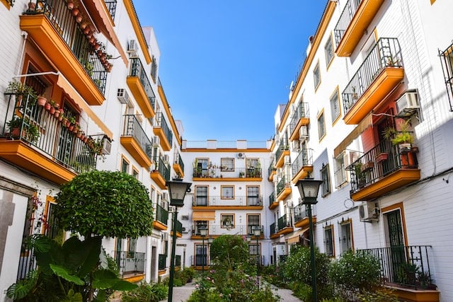 How to find temporary accommodation in Spain when you first arrive