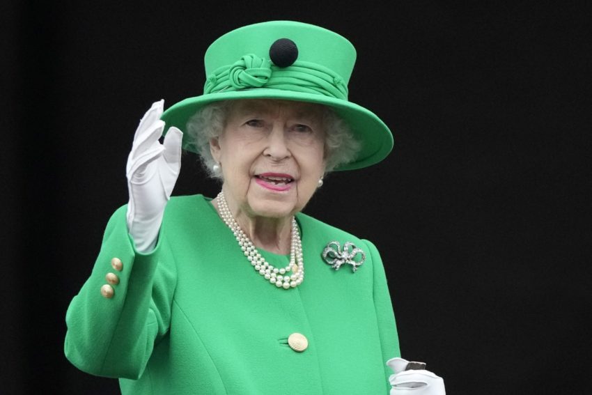 'There's never been anyone like her': Sweden pays tribute to Queen Elizabeth