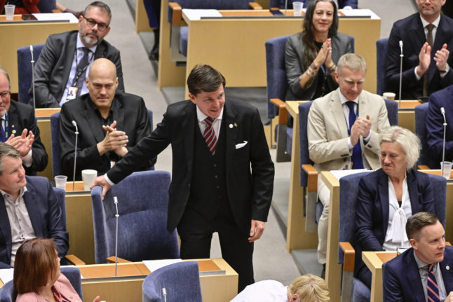 ELECTION LATEST: Andeas Norlén voted back as Speaker after Parliament reopens 