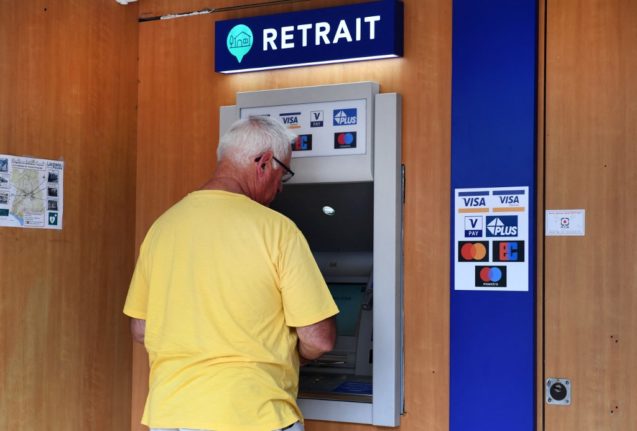 What you can expect to pay in charges to your French bank