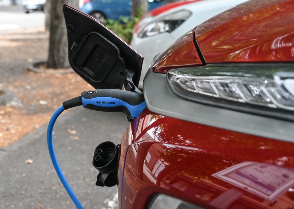 EXPLAINED The financial aid available to buy an electric car in France