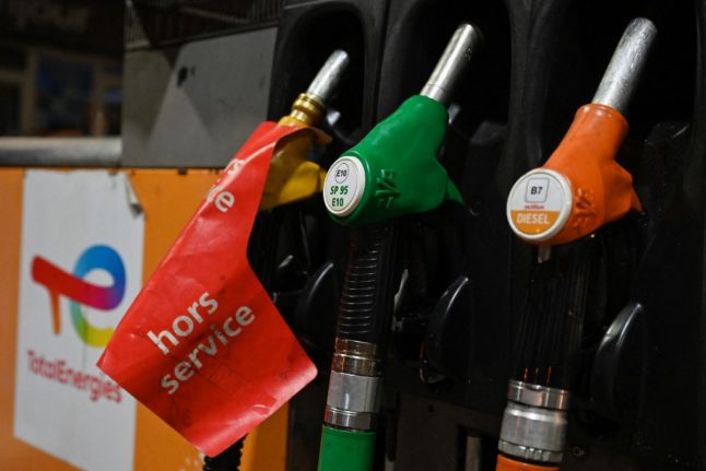 Shortages at French filling stations after strikes at refineries