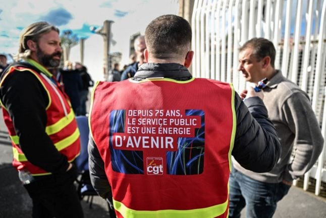 French unions agree to lift strike at nuclear plants