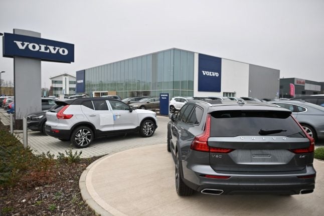 Volvo profits plummet on rising material costs