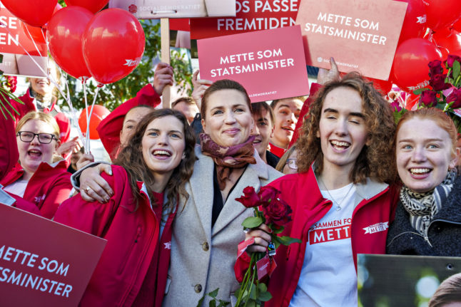 Prime Minister Mette Frederiksen participates in the Social Democratic Party's election meeting before hanging election posters on Nytorv in Aalborg on Saturday 8 October 2022.