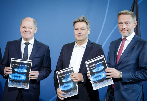 Chancellor Olaf Scholz (SPD) with Economy and Climate minister Robert Habeck (Greens) and Finance Minister Christian Lindner (FDP) hold a commission report on gas in Germany on October 10th.