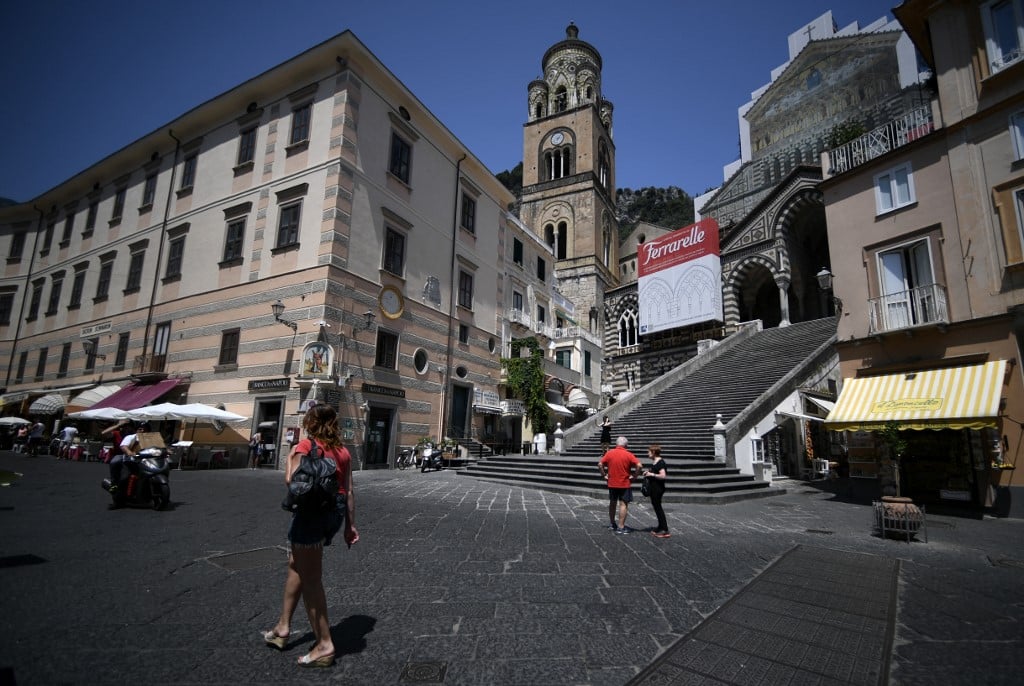 Us Tourist Charged With Public Indecency After Posing Naked At Amalfi Cathedral