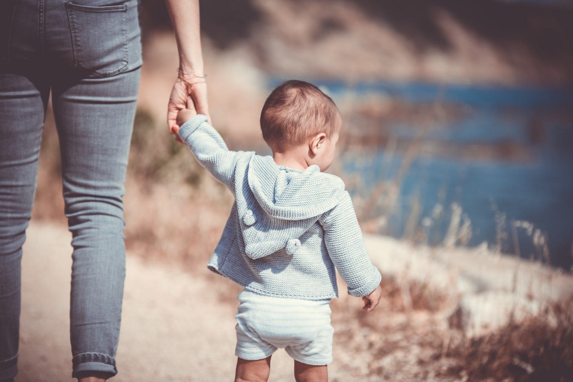 should single parents be allowed to adopt