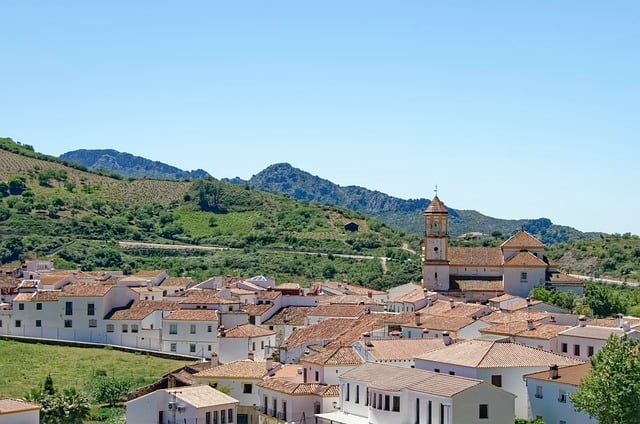 How to find Spanish villages that are helping people to move there