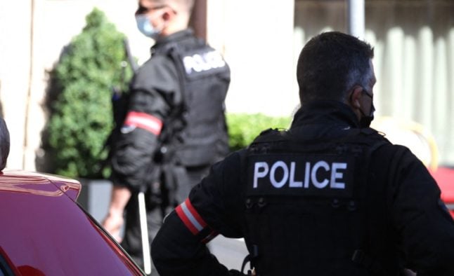Drunk policeman shoots up Geneva police station