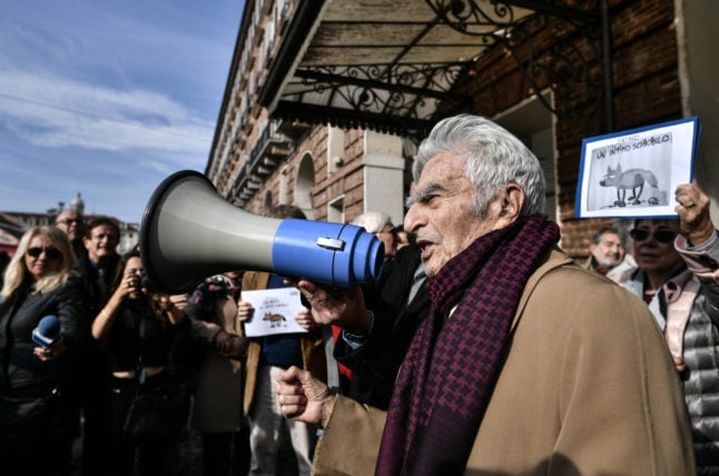 The Italian journalist, lawyer and politician Bruno Segre at a 2018 protest against against political attacks on the press. 
