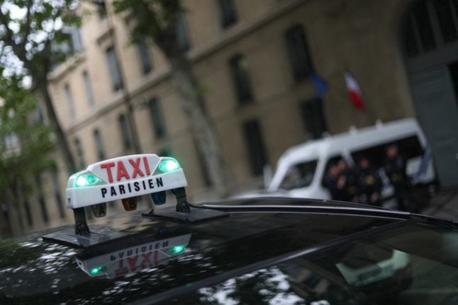The alternatives to taking taxis when visiting Paris