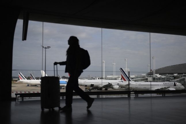 French airline staff threaten strikes over Christmas