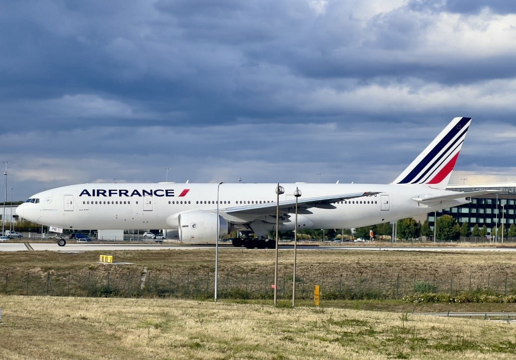 Air France steward wins 10-year fight for dreadlocks