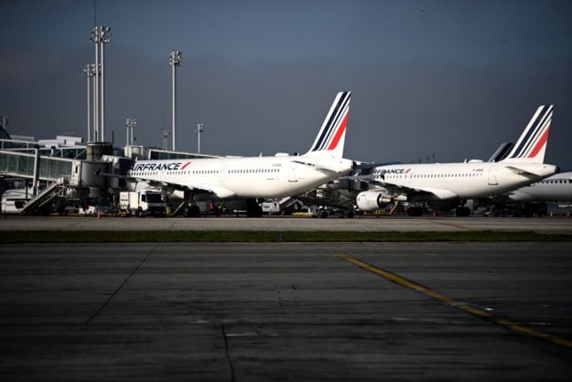 Air France workers threaten strike action over Christmas holidays