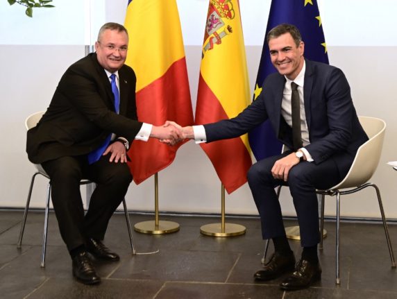 Romania's Prime Minister Nicolae Ciuca (L) and Spain's Prime Minister Pedro Sánchez