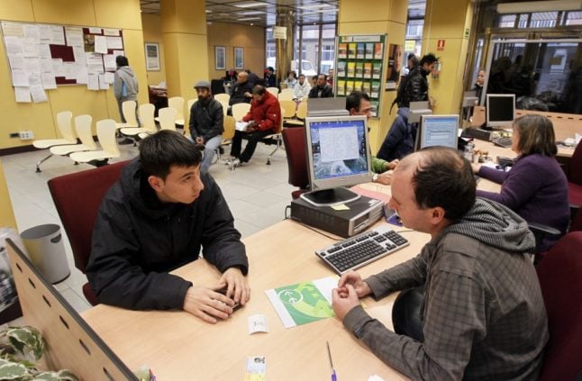 Six out of ten Spaniards rely on word of mouth to find a job: study 