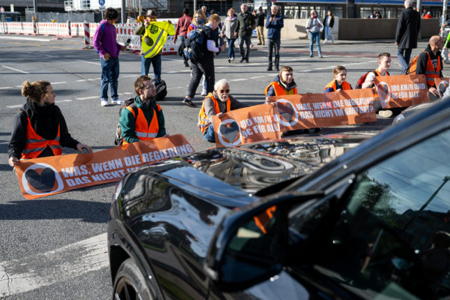 Climate activists block a road at Karlsplatz in Munich on November 3rd.