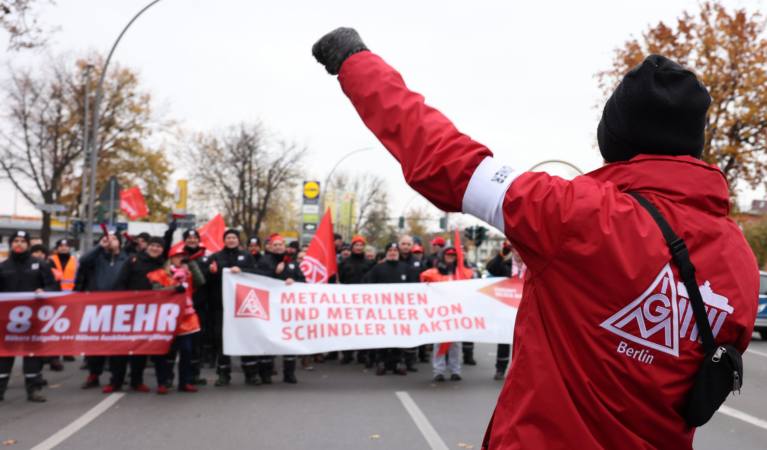 A warning strike by IG Metall employees taking place in Berlin on November 17th.