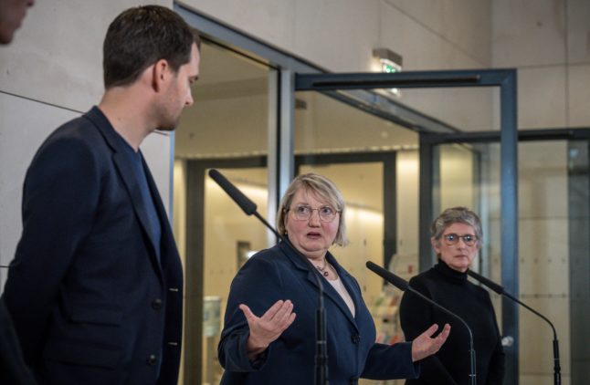 Johannes Vogel (FDP), First Parliamentary Secretary of the FDP parliamentary group, Katja Mast (SPD) First Parliamentary Secretary of the SPD parliamentary group, and Britta Haßelmann, Bundestag parliamentary group leader of Bündnis 90/Die Grünen, give a statement on the issue of a citizen's income.