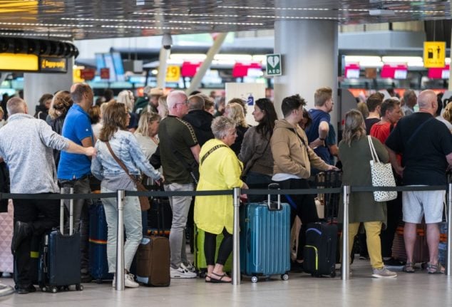 Airport check-in queue