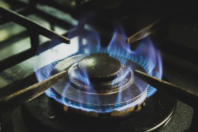 When will households in Austria benefit from falling gas prices?