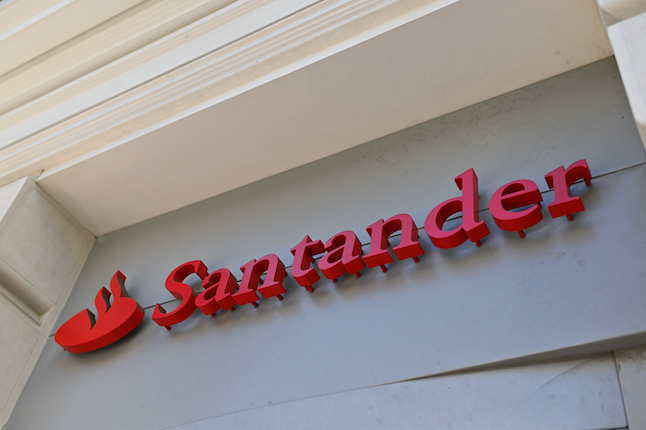 Inggris mendenda Santander Spanyol karena kegagalan pencucian uang