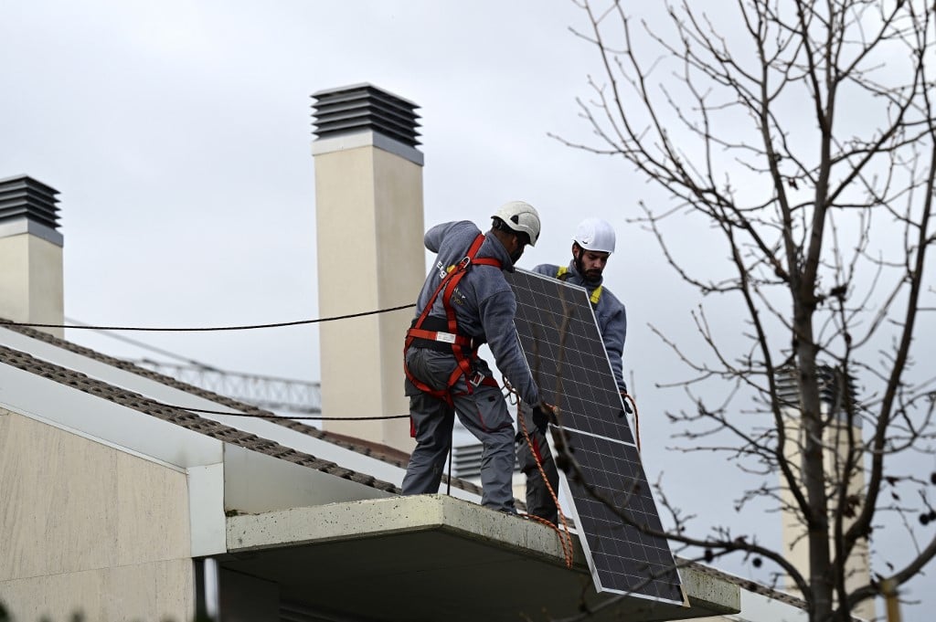 Bagaimana orang Spanyol mengambil panel surya saat krisis energi menggigit